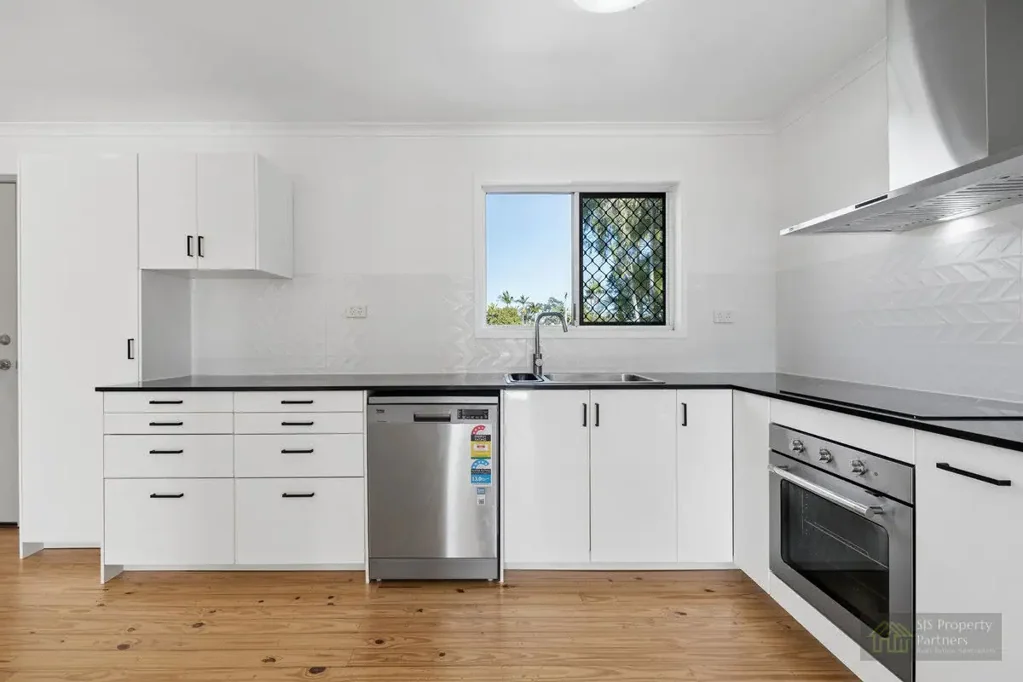 Crestmead 3chambre Family Home on 727sqm with Side Access