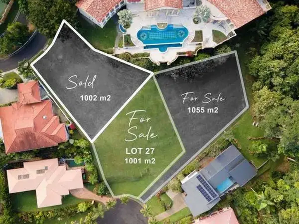 Whitfield  Surrounded by Cairns most Prestigious Homes - Nestled at the end of a court!
