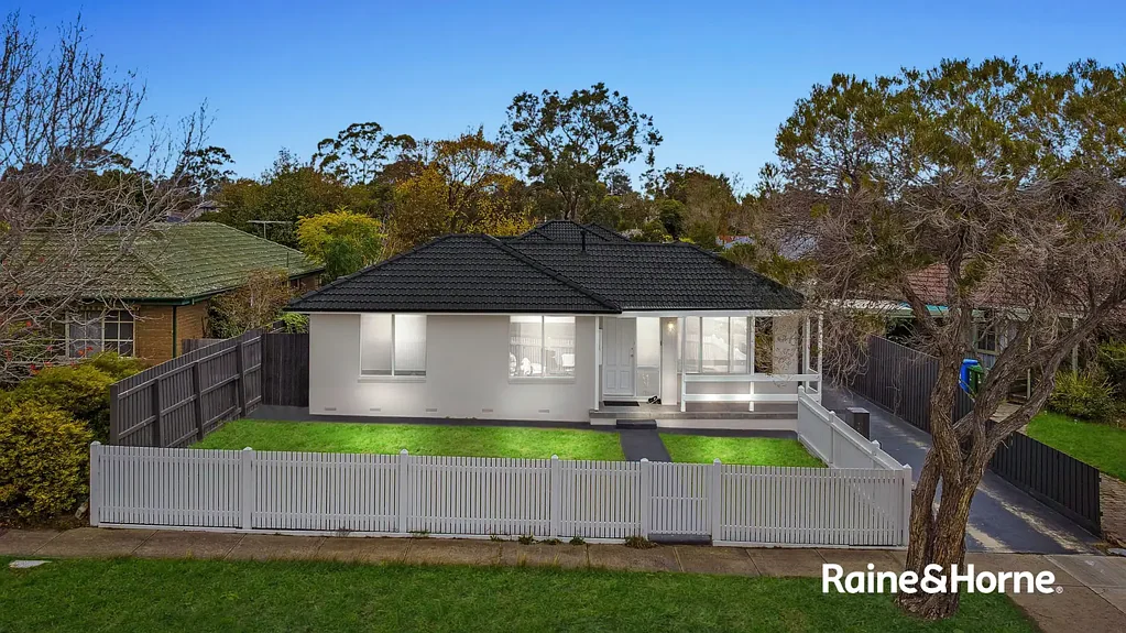 Berwick 3 Bedroom Charming Unit in Prime Berwick Location: Ideal to Nest or investment