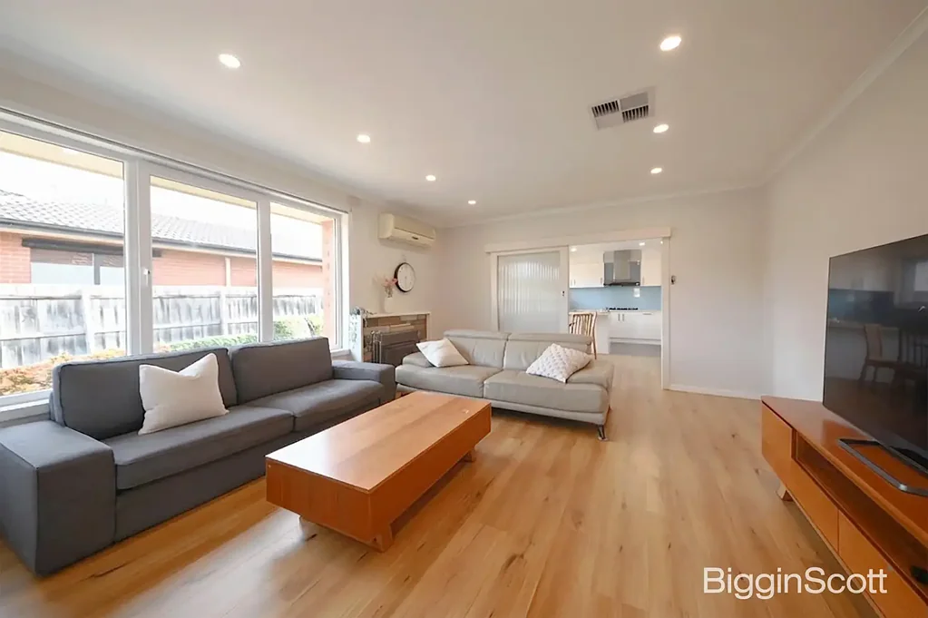 Modern Family Comfort in a Prime Glen Waverley Location