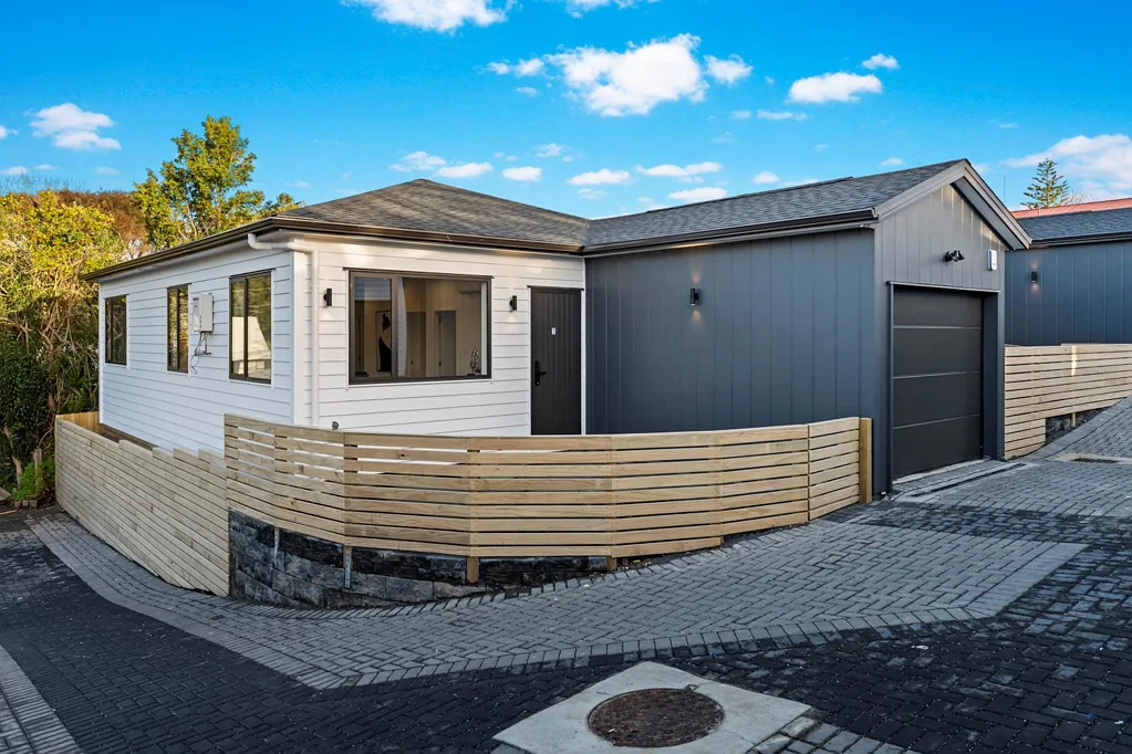 New Lynn 4房 全新独立单层美宅！近商圈/学校，轻松接驳SH16&20高速，位置优越，尽享都市便利！ Brand New & Standalone - Single Level Beauty