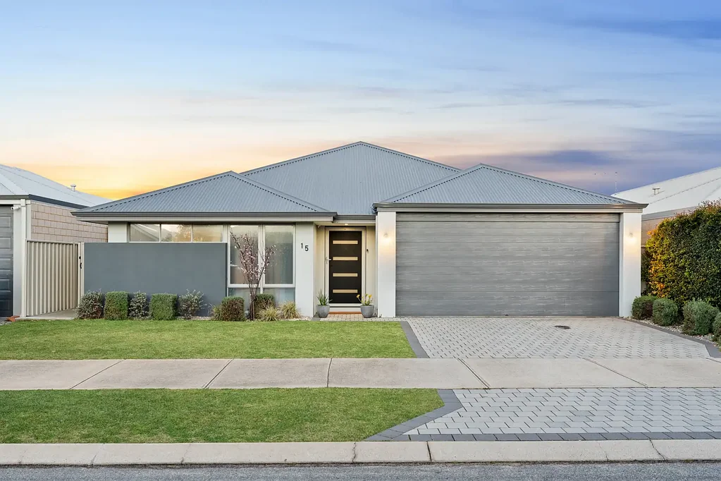 Golden Bay 4બેડરૂમ GORGEOUS MODERN HOME IN SOUGHT-AFTER GOLDEN BAY