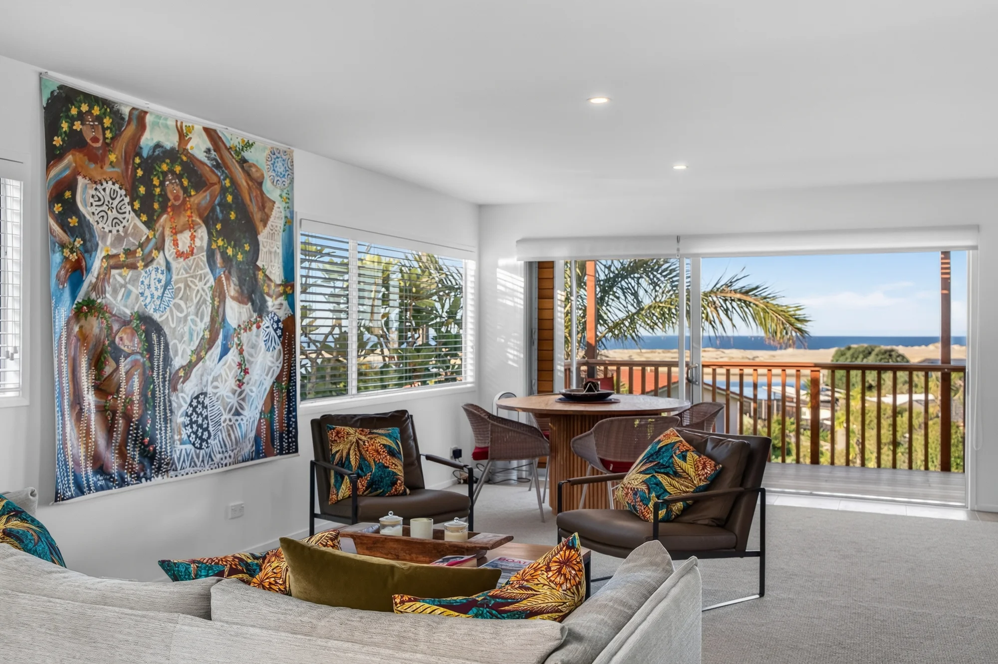 Mangawhai Heads 4chambre Sweeping sea views, surprising versatility