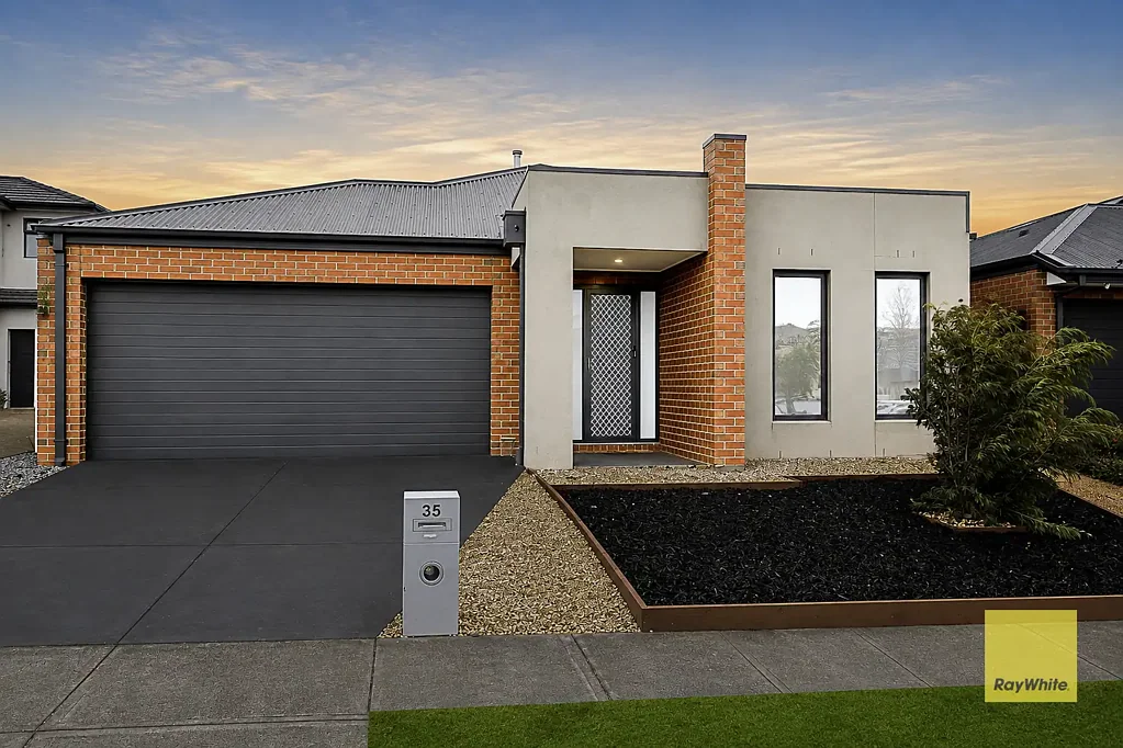 Tarneit 4 Bedroom Walking Distance from Good News Lutheran College and ICOM