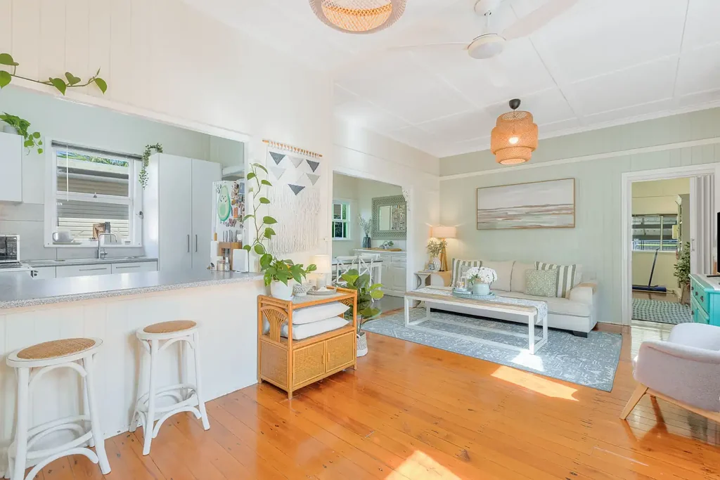 Coolangatta 3房  814m² in Kirra - Character Home with Income & Strong Development Potential