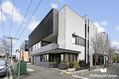 Ascot Vale 3房 毗邻 Union Road 繁华地带的高档娱乐住宅 Upscale Entertainer by the Buzz of Union Road