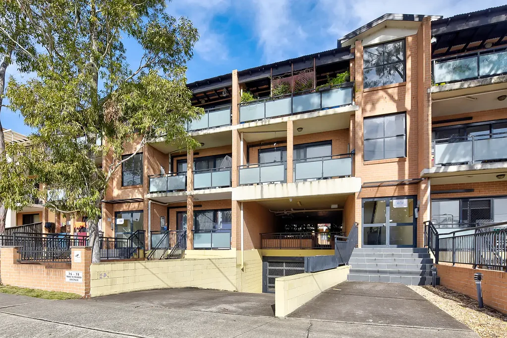 Guildford 2 Bedroom Prime Guildford Location!