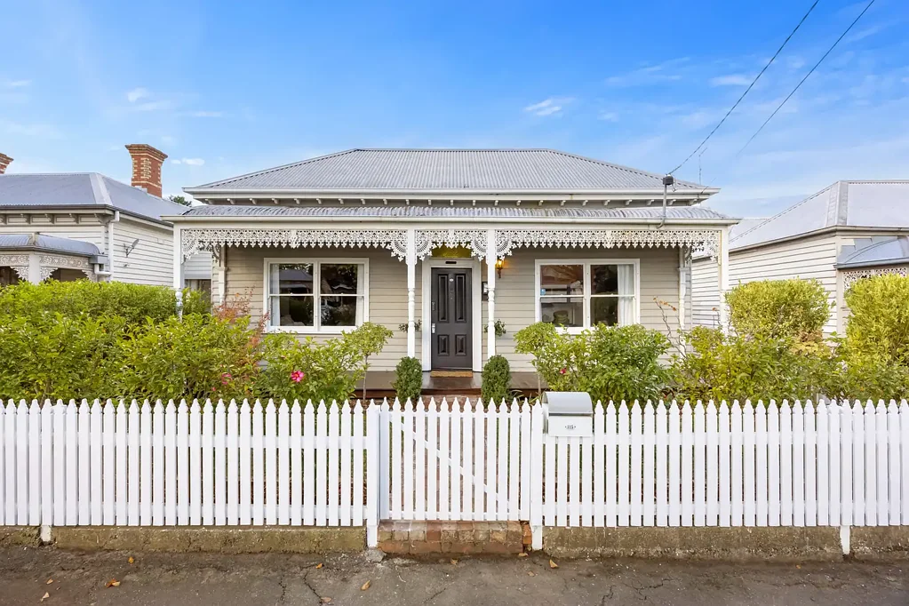 Ballarat Central 4Kwarto Elegant Inner-City Living with Timeless Character