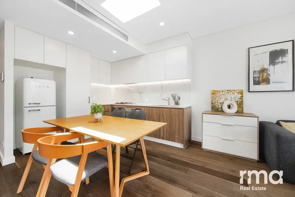Erskineville 2Phòng ngủ Stylish Split-Level Living in Park Sydney with Skylight & Entertainer’s Balcony