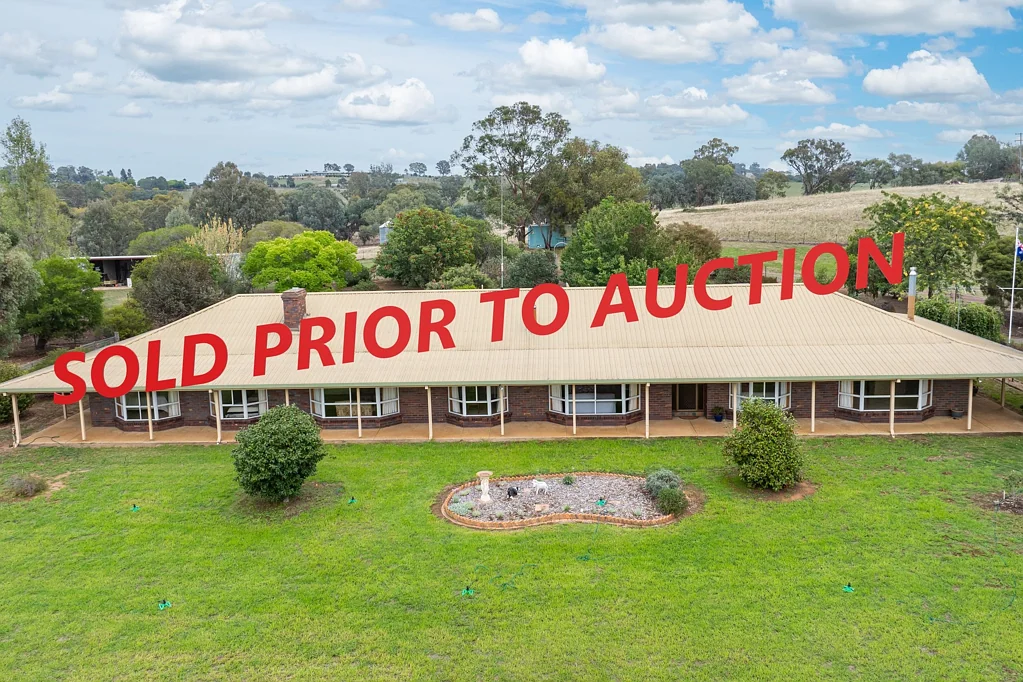 Table Top SOLD PRIOR TO AUCTION