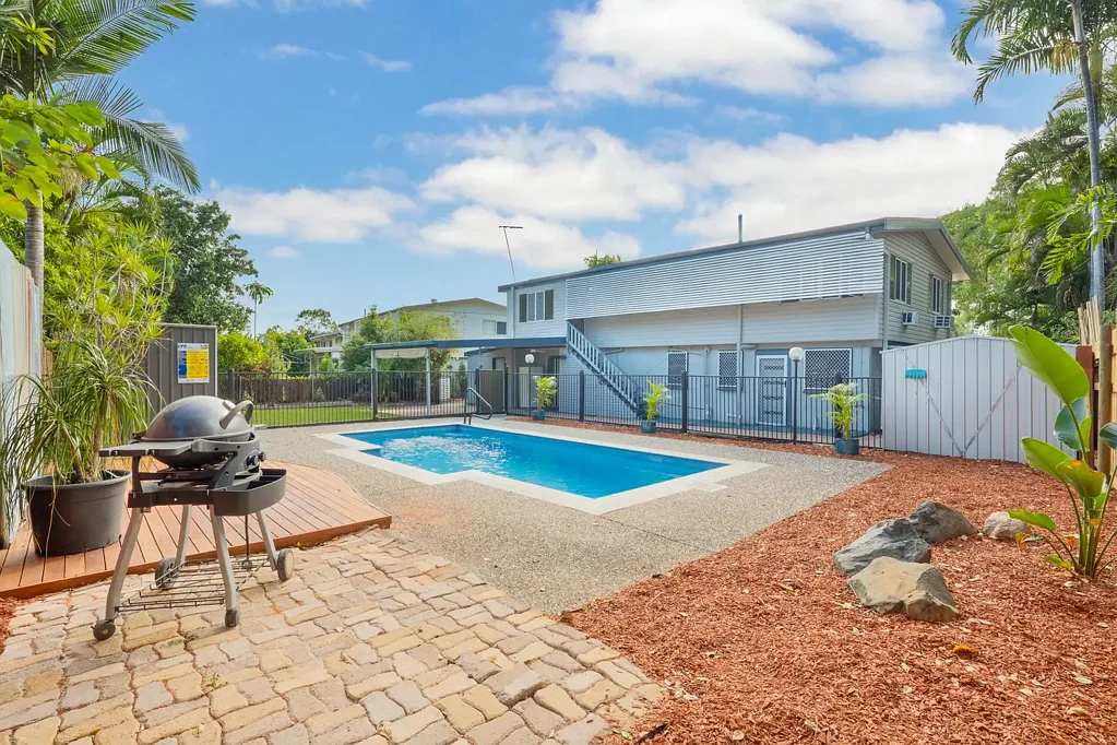 Douglas 4Moenga Substantial dual living home complete with pool and solar,