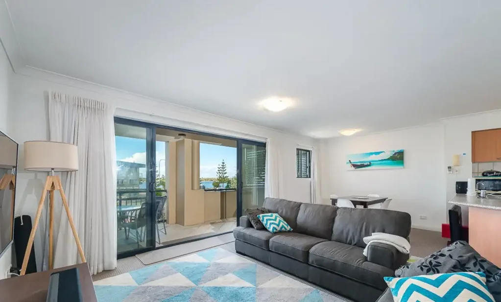 Labrador 2कमरा Charming 2-Bedroom, 2-Bathroom Apartment with Water View