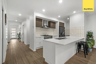 74 Castlecrag Way, Strathtulloh, VIC 3338, 6 Bedrooms, 3 Bathrooms, House