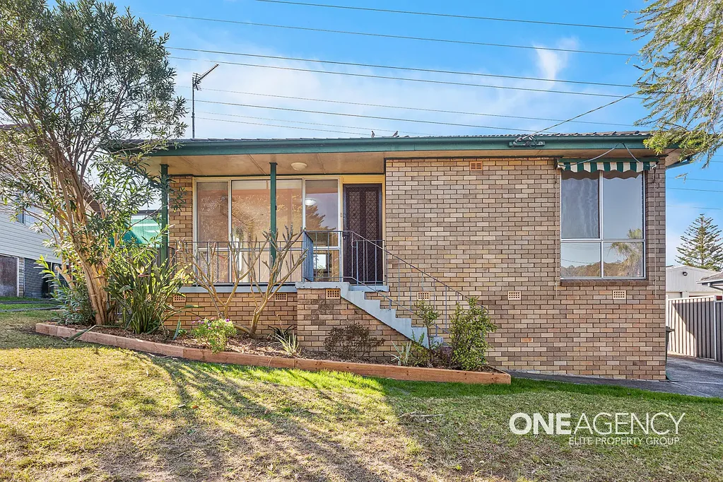 COMFORTABLE FAMILY LIVING IN A PRIME KOONAWARRA LOCATION