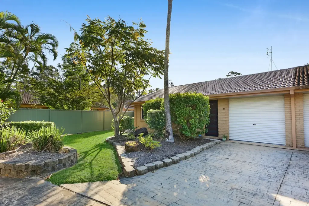 Coombabah 2غرفة نوم Renovated, Low-Maintenance Living in a Prime Coombabah Location