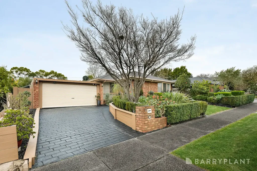 Mooroolbark 4房 卓越花园、环保特色与发展空间 Phenomenal Gardens, Eco-Friendly Features, And Room To Grow