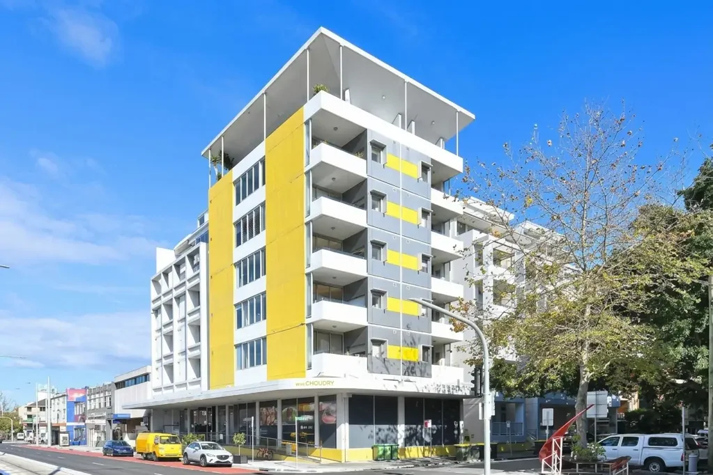 Stylish Two-Bedroom Apartment with Balcony & Parking
