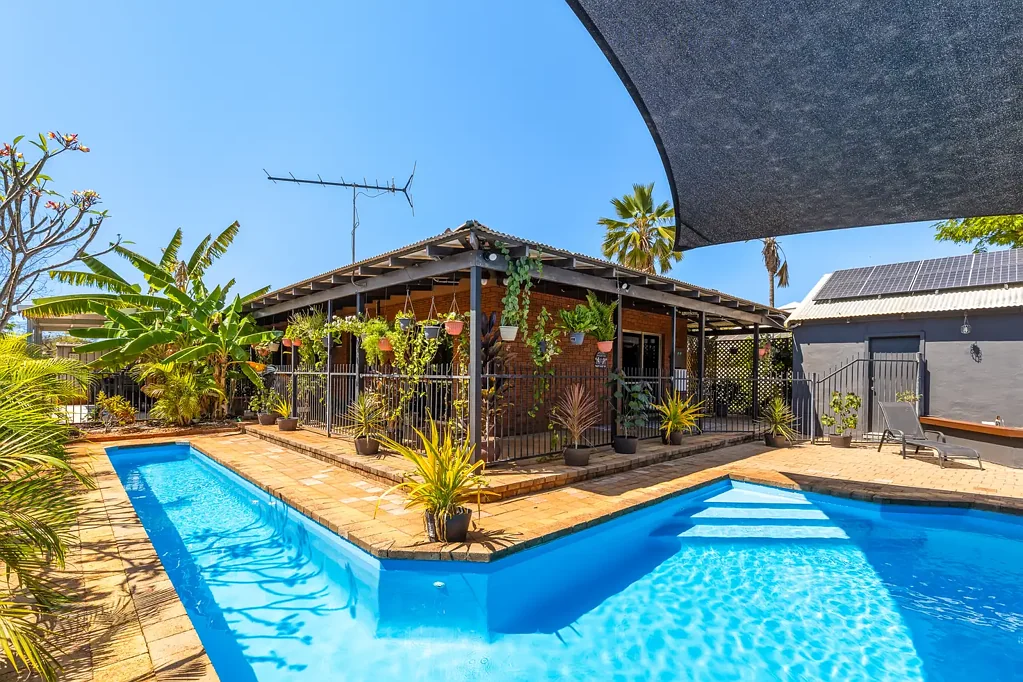 Cable Beach 3Habitaciones HUGE Pool, Huge Shed, Huge Solar set-up!