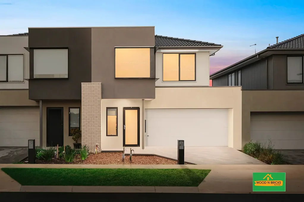Clyde North 4房  Stylish Family Home Close to Shops, Schools & Transport