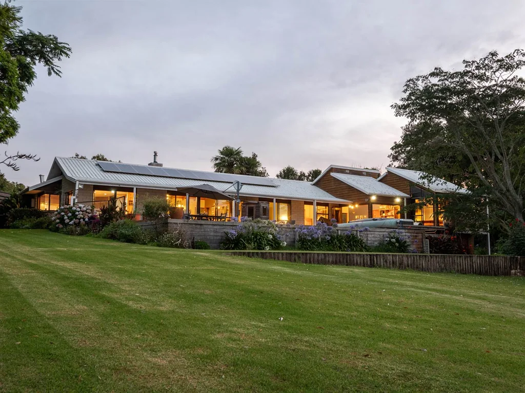 Whakamarama 4ਬੈੱਡਰੂਮ Exclusive Waterfront Retreat In Pahoia