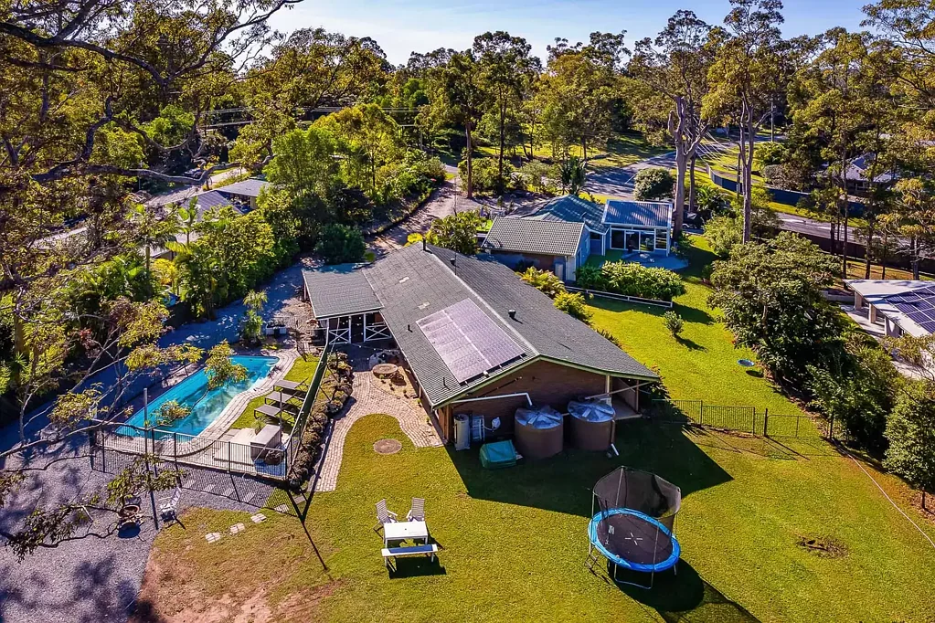 Mudgeeraba 6બેડરૂમ TRUE DUAL LIVING PROPERTY ON ONE OF MUDGEERABA'S FLATEST BLOCKS
