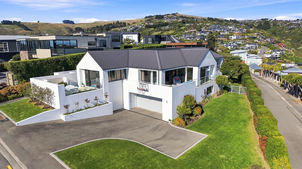 Redcliffs 4Kwarto Elevated Level Living with Views to Impress!