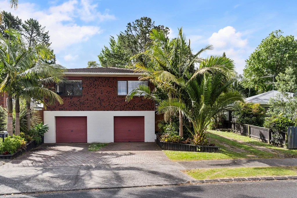 Wattle Downs 3Zimmer Solid Family Home; Golf Course Frontage