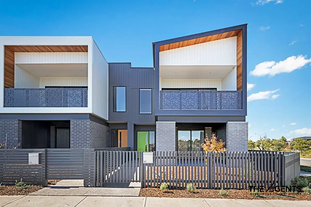 Modern 3-Bedroom Family Home in Prime Saratoga Estate Location!