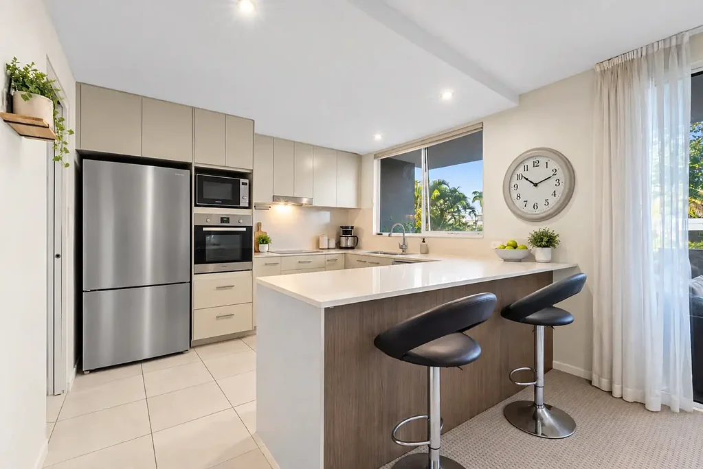 Hope Island 2房  Spacious Ground-Floor Living with Expansive Wrap-Around Balcony!