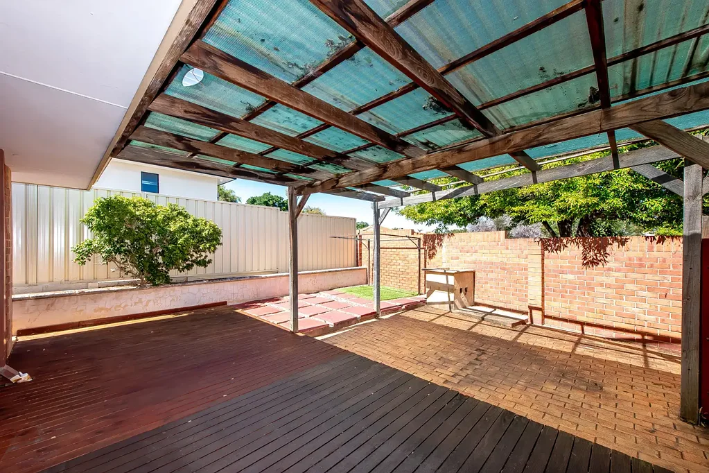 East Victoria Park 3Kwarto Street Front 3x1 Villa in Prime Location!