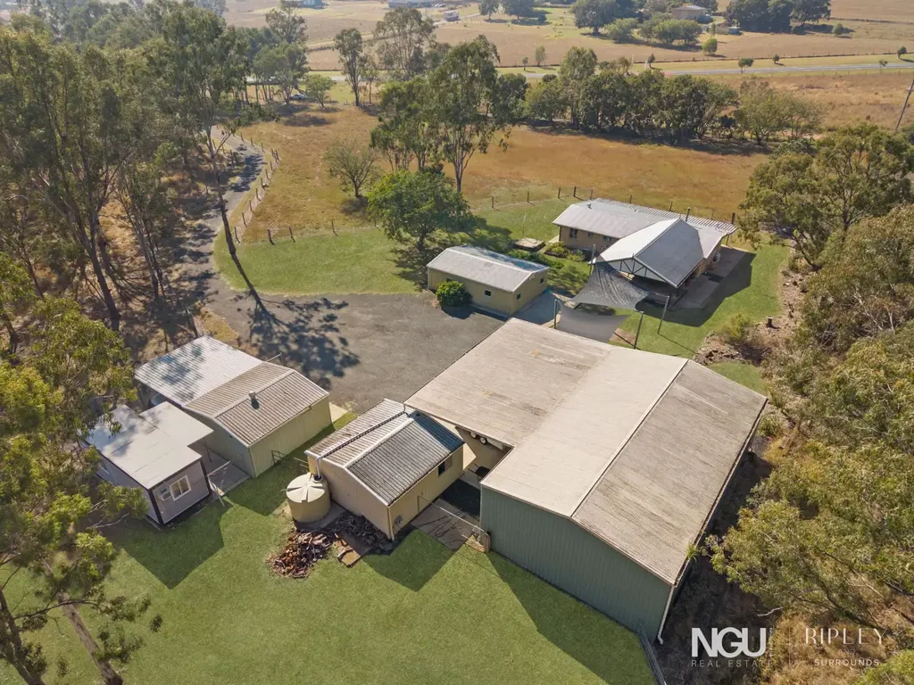 Peak Crossing 4房 罕见的农地物业，规模宏大，配有巨型仓库 A Rare Acreage Holding, Built on an Extraordinary Scale with Huge Sheds
