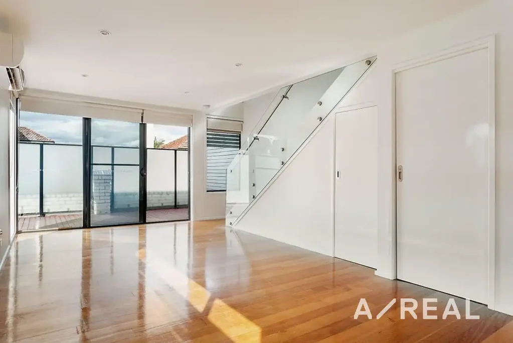 Modern & Spacious 2 Bedroom Apartment in Prime St Kilda Location