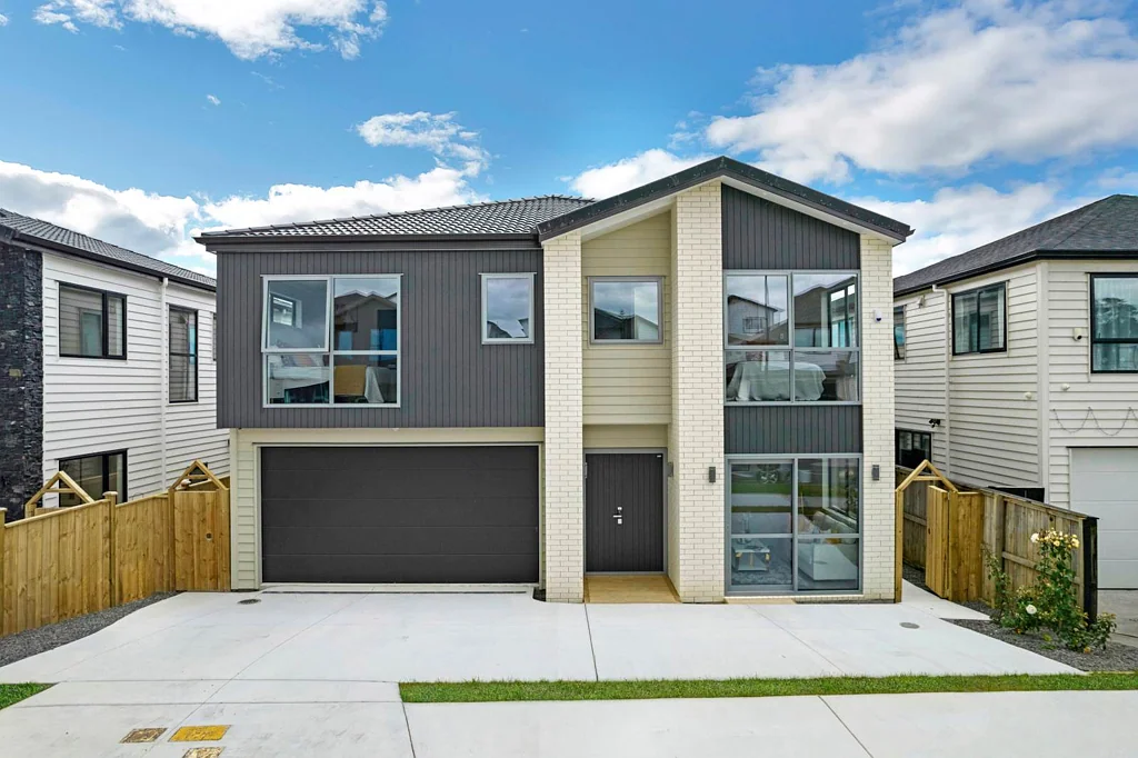Flat Bush 7房  New 7 bedrooms + city views! Urgent Sale!