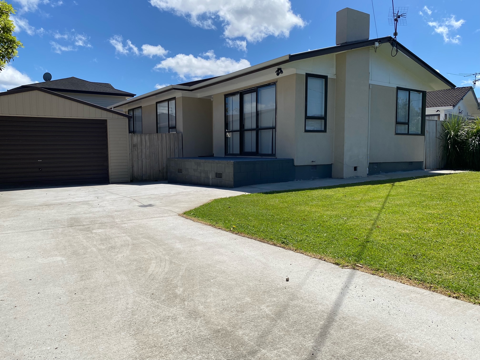 16 Rewarewa Road, Te Atatu Peninsula