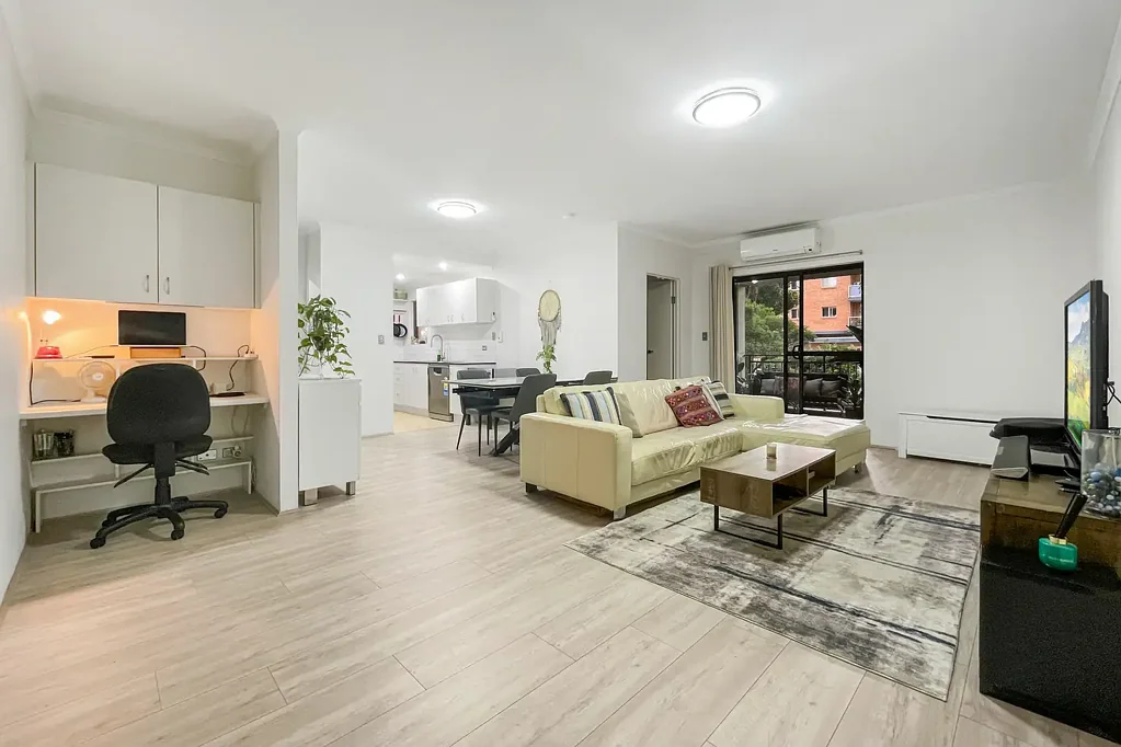 Spacious & Modern 2-Bedroom Apartment with Study Nook