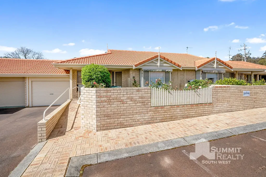 Australind 2Kwarto Comfortable Over 55s Living