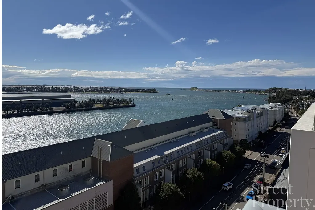 Freshly Updated Harbour Side Apartment