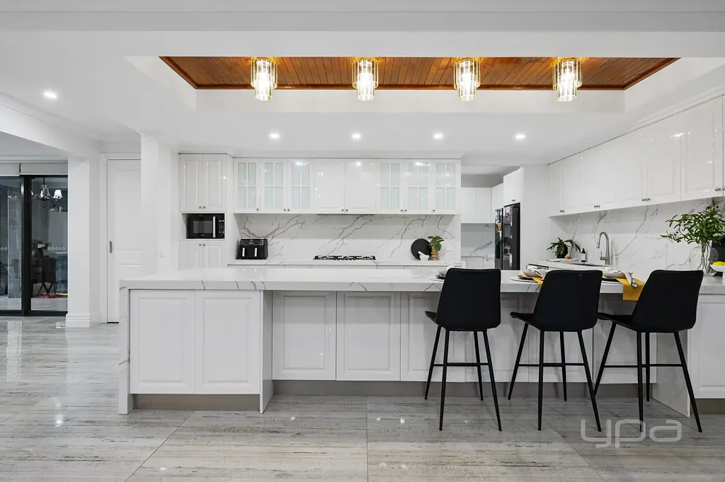 Kurunjang 6 Bedroom A Rare Opportunity: Luxurious Family Living on Over an Acre in the Heart of Town