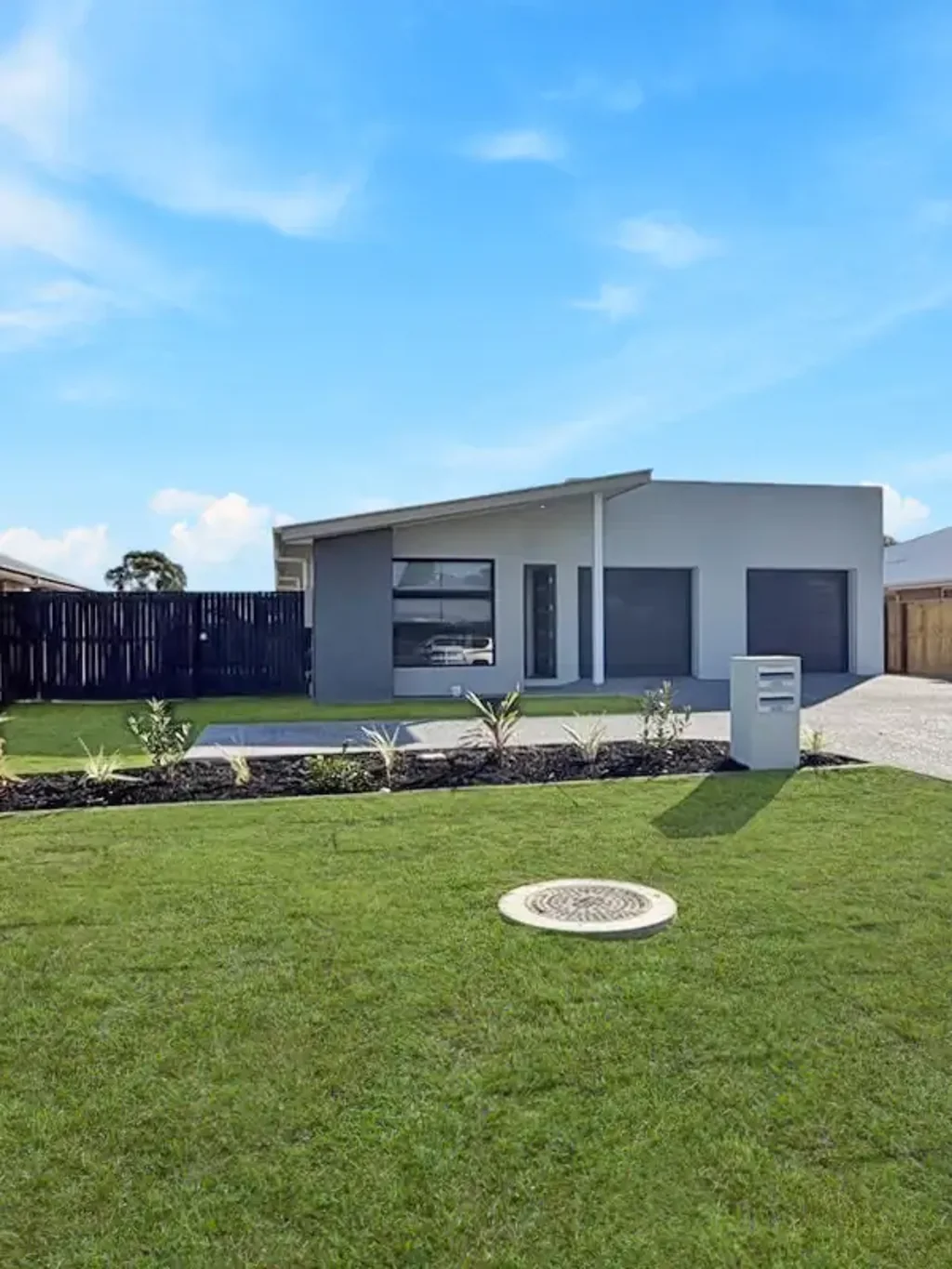 Spacious Family Home in Logan Village (1 WEEK FREE RENT FOR APPROVED TENANTS)
