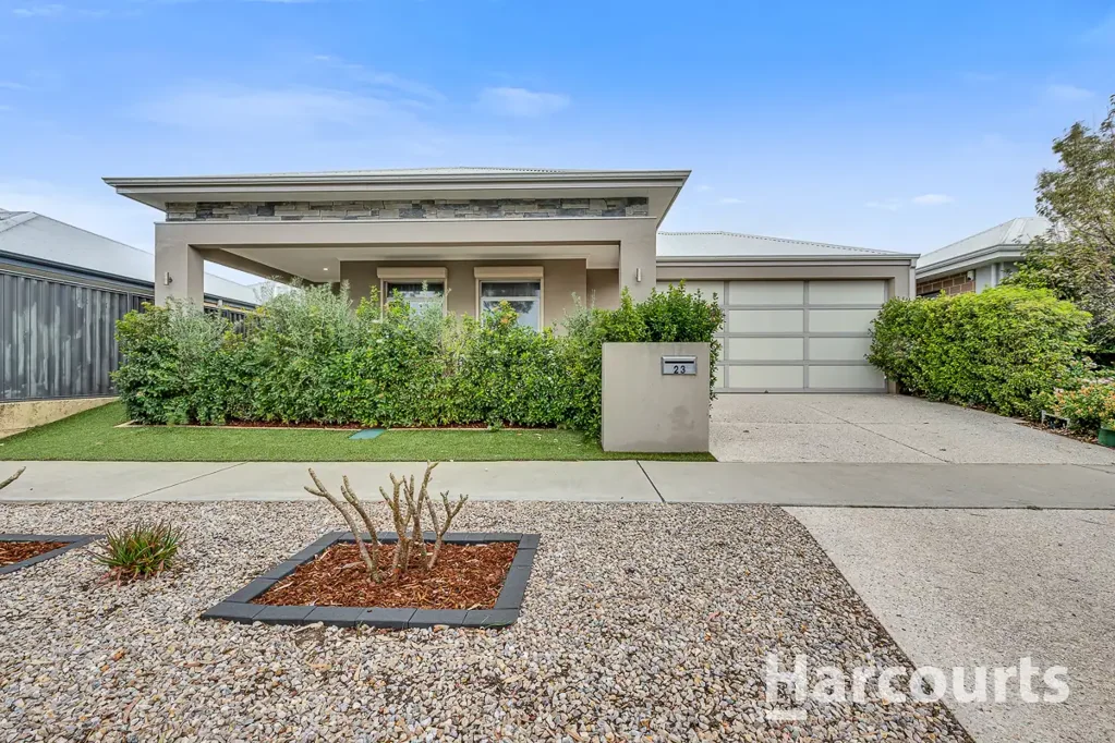 Eglinton 3Moenga EX-DISPLAY LIVING AT ITS FINEST !!