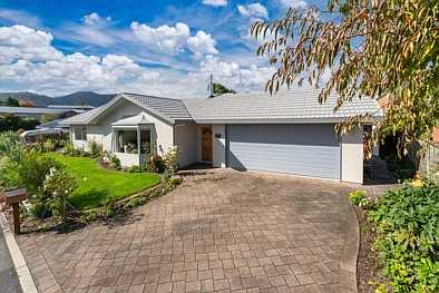 Hilltop 3房 Private, Peaceful & Perfectly Positioned