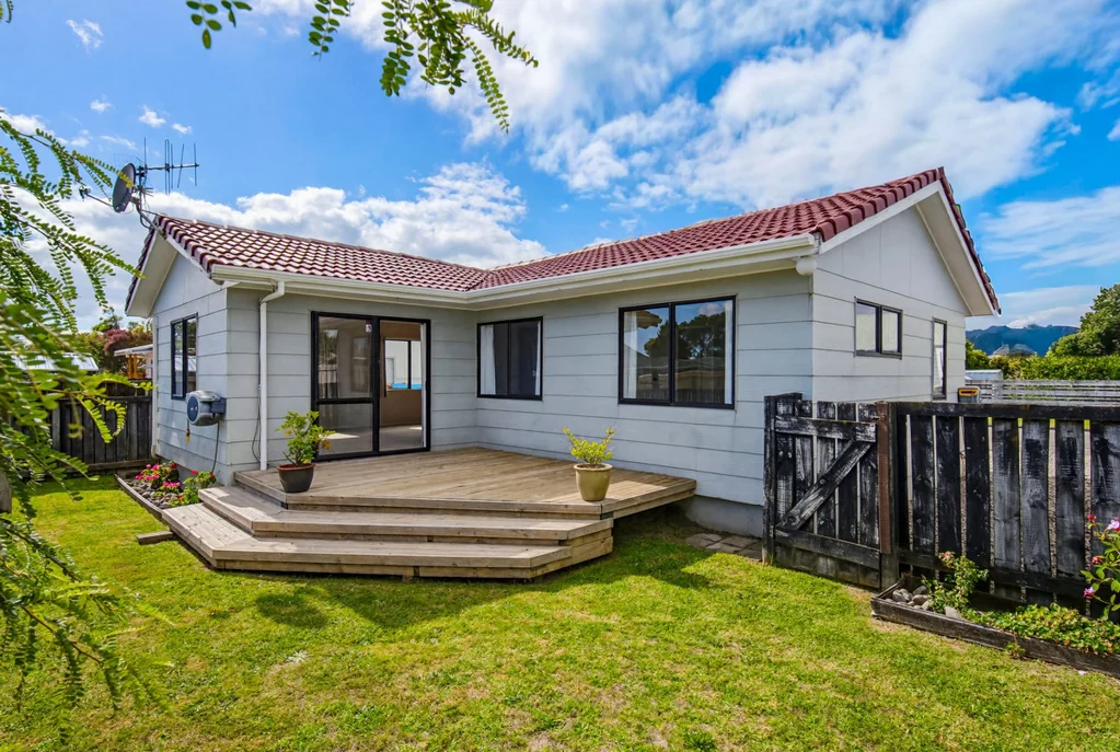 Paraparaumu Beach 3房  Cute as a Button – Packed with Potential and Price Reduced!