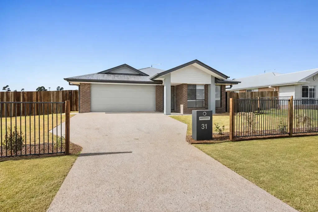 Pittsworth 4 Slaapkamer Modern, Comfortable and Brand New