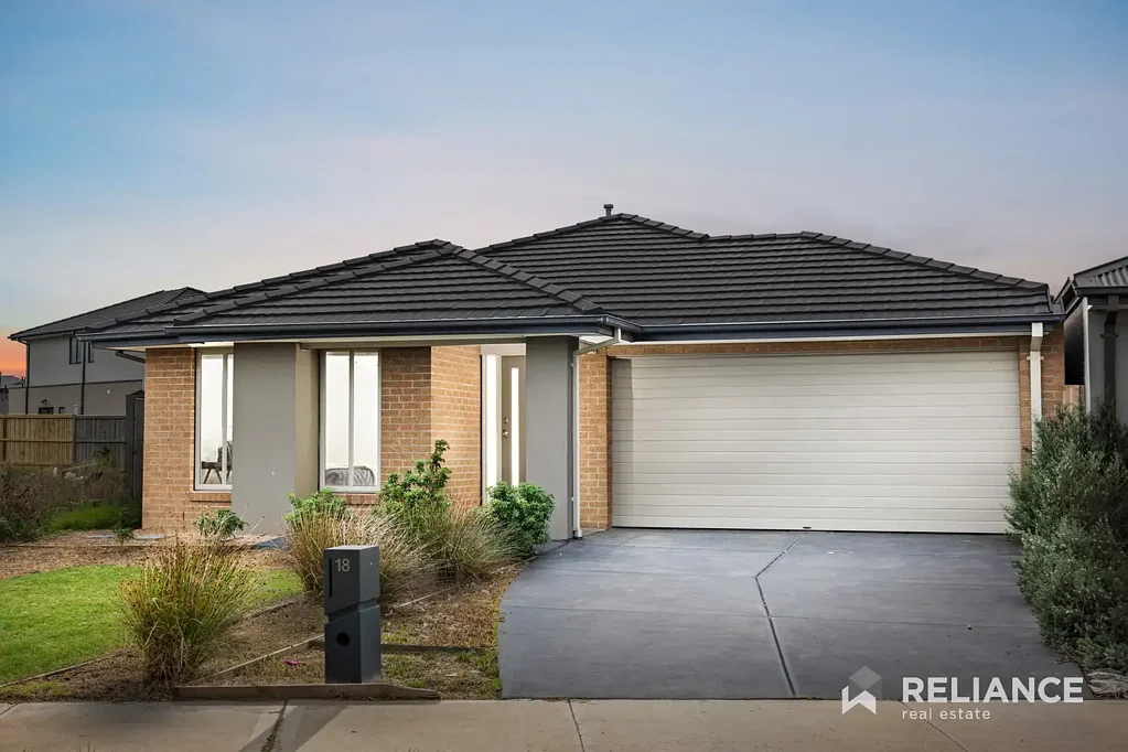 Wyndham Vale 4غرفة نوم Elegant Family Living - Walking Distance to Riverbend Primary and Minutes from Wyndham Vale Station!