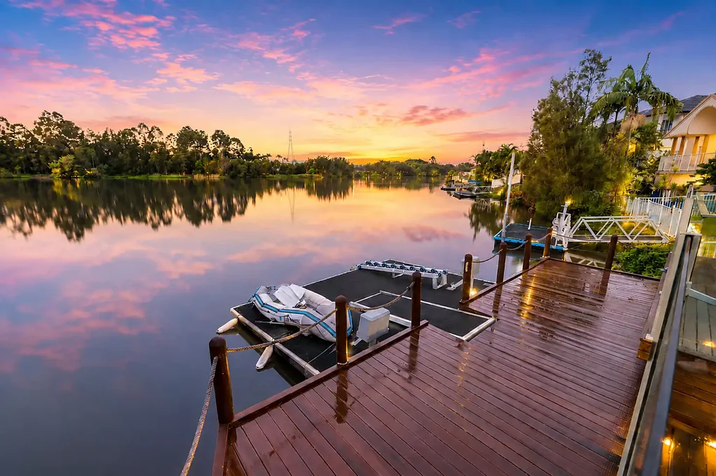 Clear Island Waters 5Zimmer Owner has committed elsewhere and is highly motivated to sell!