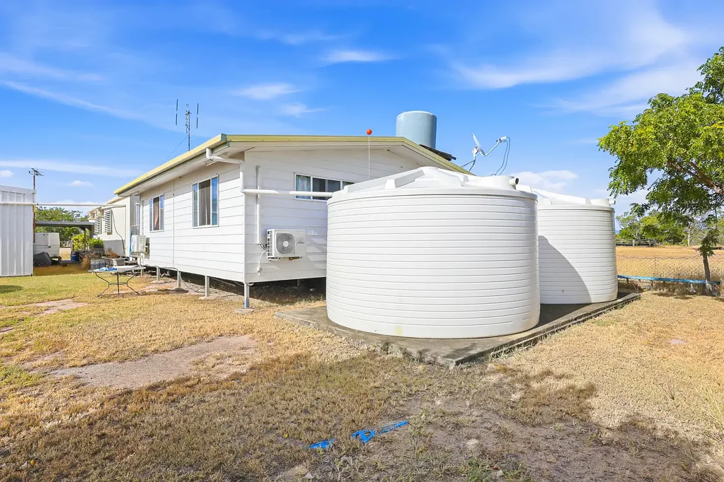 Gracemere HORSE LOVERS PARADISE ON 99 Acres ( 40.2 ha ) IN THE GRACEMERE GROWTH CORRIDOR
