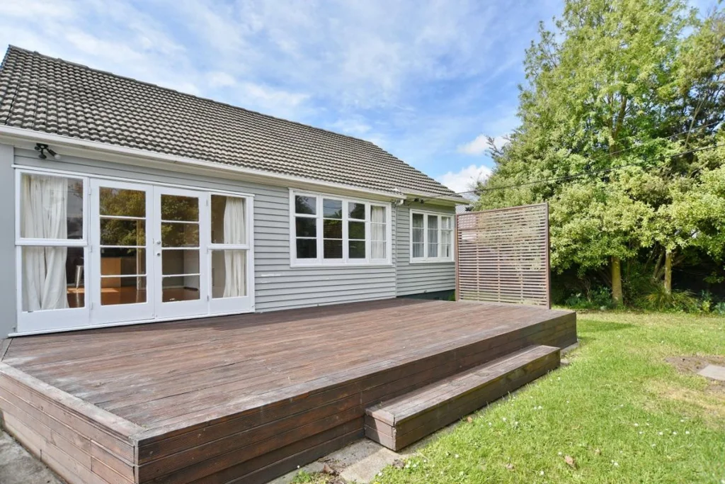 Woolston 2房  * UNDER OFFER * As Is Where Is Opportunity