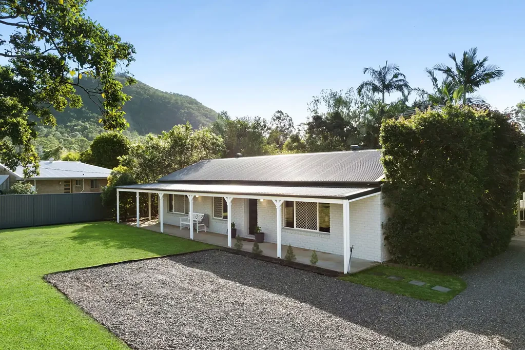 Beerwah 5 Bedroom Incredible dedicated dual living opportunity!