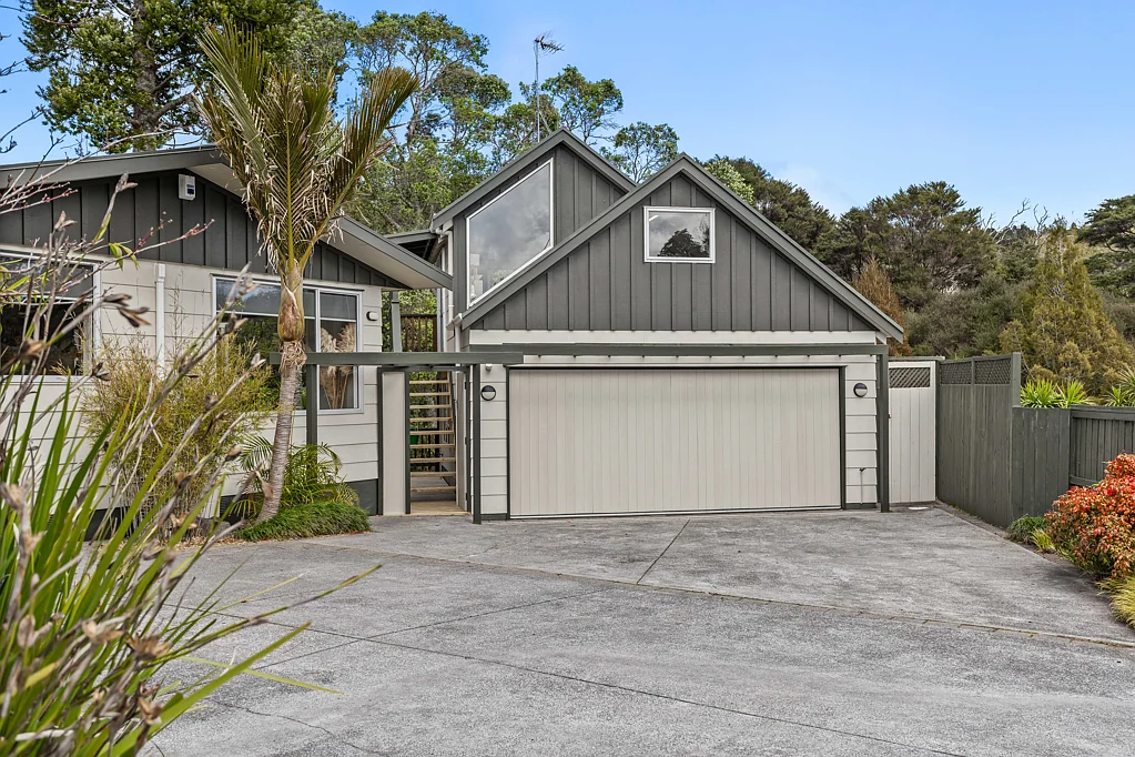 43 Onedin Place, Titirangi, Waitakere City, Auckland