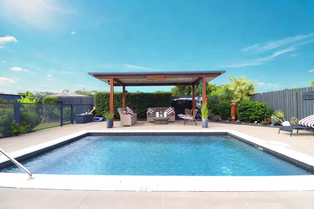 Toogoom 4ਬੈੱਡਰੂਮ Character Filled Four Bedroom Home With Pool – Short Walk To The Beach!